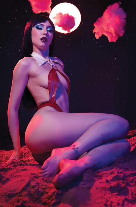 VAMPIRELLA PARADISE #1 CVR L INC 1:10 COSPLAY LAUREN DELOREAN VIRGIN VAR — Cover